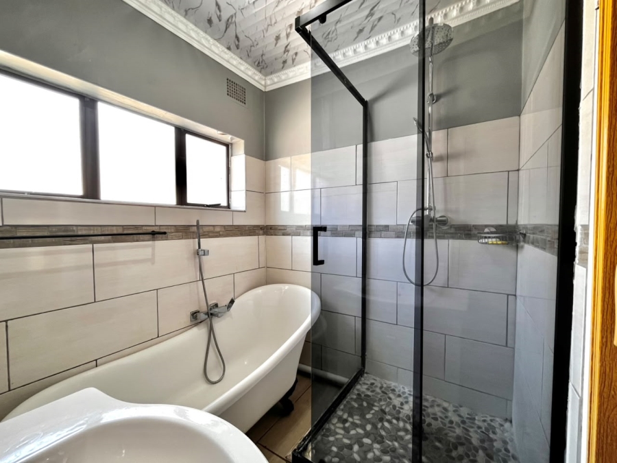 3 Bedroom Property for Sale in Rustenburg North North West